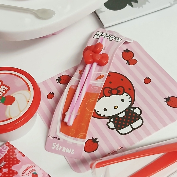 MGA Make It Mini Hello Kitty Strawberry Milk - Picture 4 of 7
